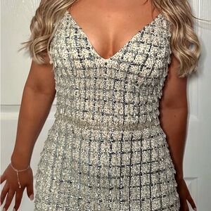 SOLD🛍️ Mac Duggal #5394 Beige Geometric Embellished Crystal Drop V-Neck Gown